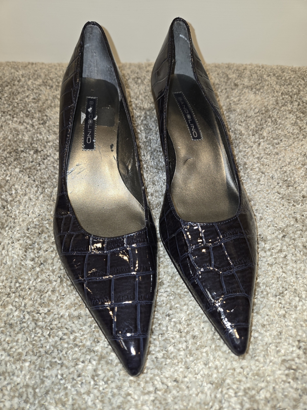 Bandolino Women's Pointed Toe Croc-Embossed Pumps in Navy 8.5M